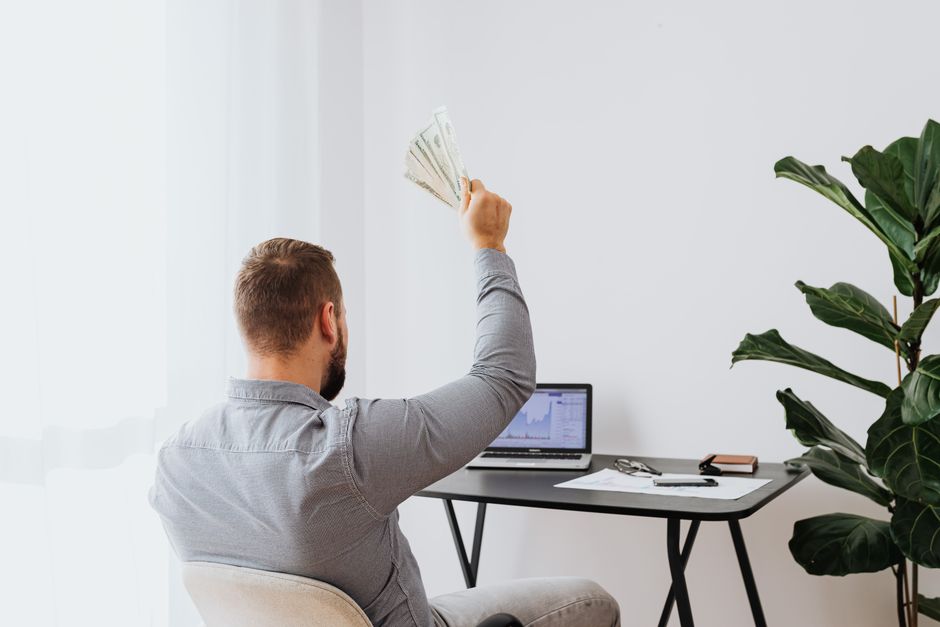 How Can Students Earn Legitimate Income Online With Freelance Skills?