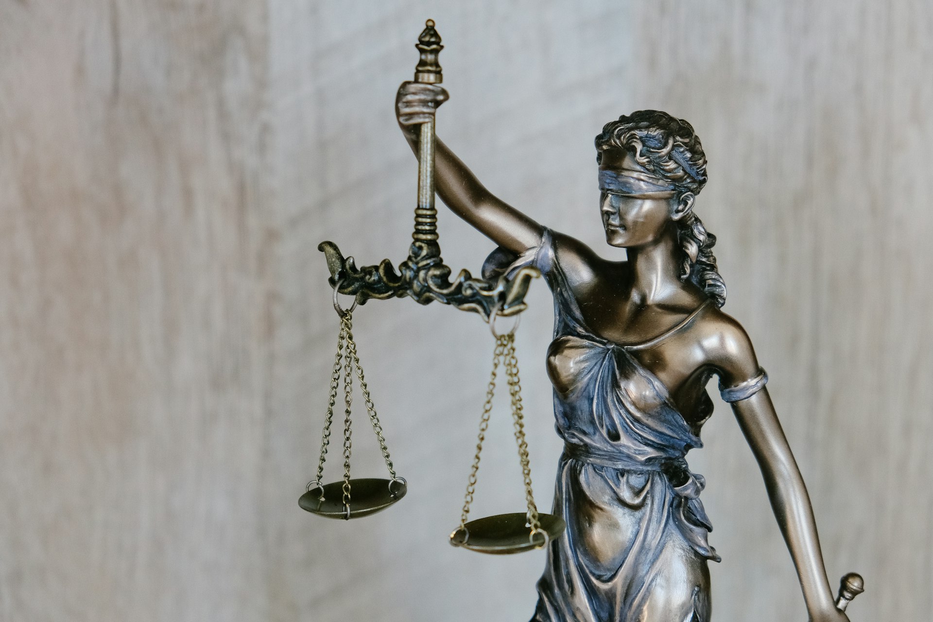 Family Lawyer Earnings in 2025: Salary Ranges, Career Growth, and How to Maximize Your Income